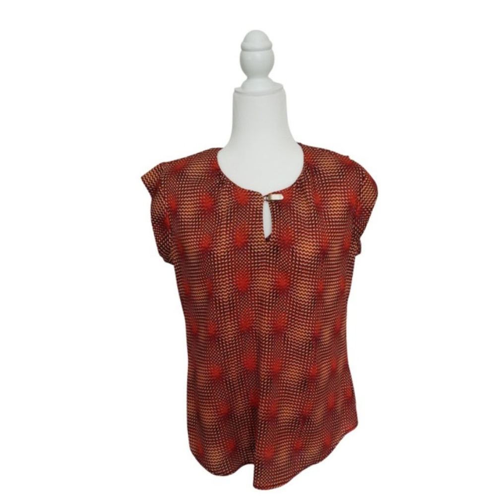 Fun Patterned Sleeveless Blouse with Metal Closure